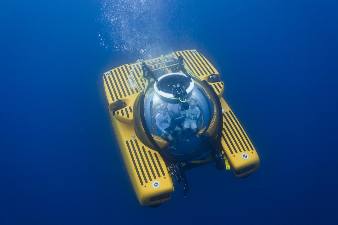 Passenger ship submarine / maximum depth < 1000 m